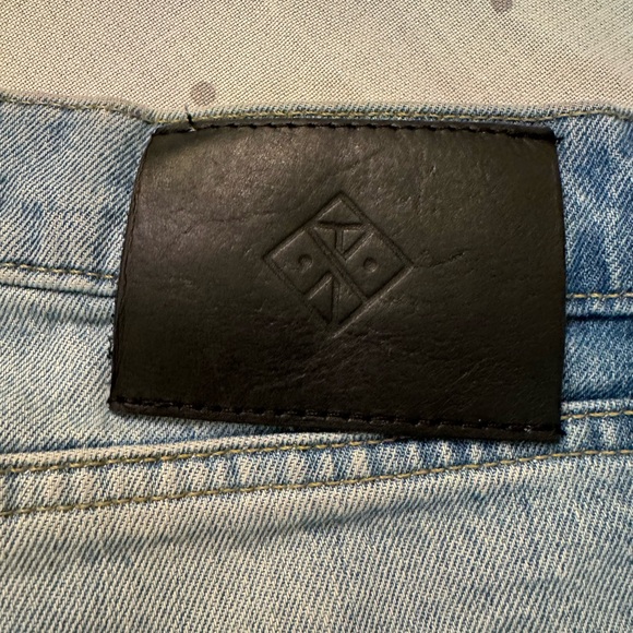 Roark Standard Slim Fit Size 33 Highway 133 Distressed Denim Jeans - Picture 5 of 5